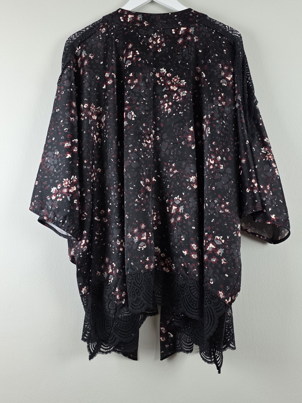 Ashley Graham Black Floral Lace-Trim Kimono Robe - Picture 11 of 16